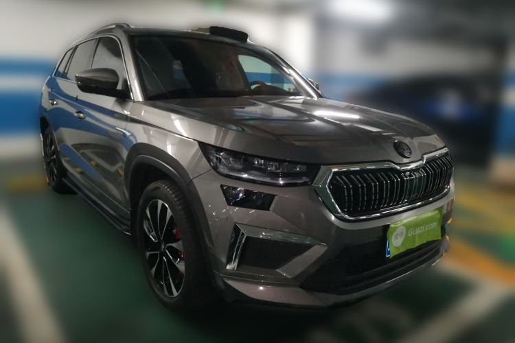 Used Skoda Kodiaq 2023 Facelifted TSI330 5-Seater Two-Wheel-Drive Luxury Edition Front Right 45 Deg