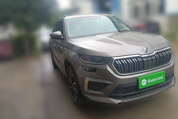 Used Skoda Kodiaq 2023 Facelifted TSI330 5-Seater Two-Wheel-Drive Luxury Edition Front Right 45 Deg