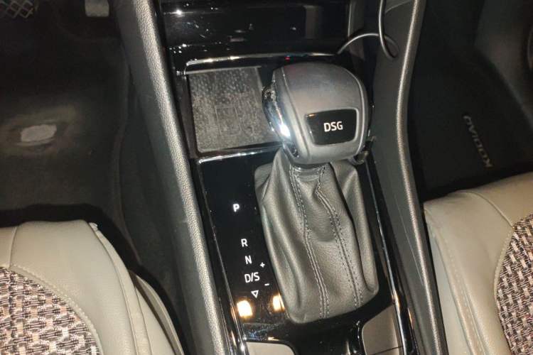 Used Skoda Kodiaq 2023 Facelifted TSI330 5-Seater Two-Wheel-Drive Luxury Edition Gear Lever