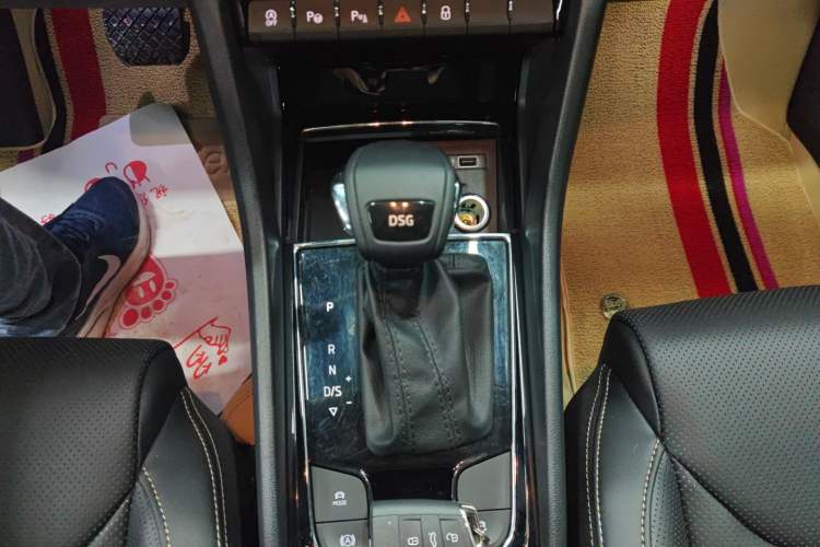 Used Skoda Kodiaq 2023 Facelifted TSI330 5-Seater Two-Wheel-Drive Luxury Edition Gear Lever