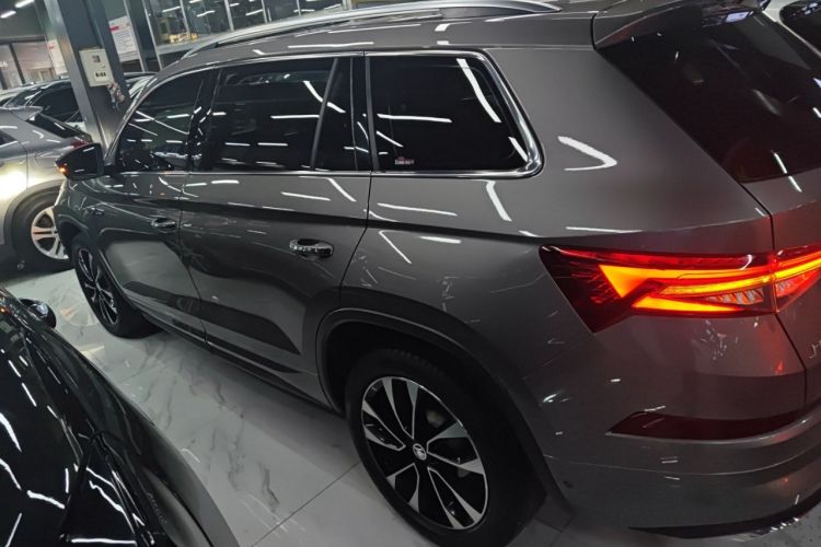 Used Skoda Kodiaq 2023 Facelifted TSI330 5-Seater Two-Wheel-Drive Luxury Edition Left Side