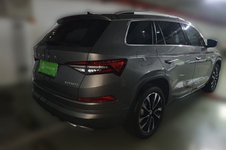 Used Skoda Kodiaq 2023 Facelifted TSI330 5-Seater Two-Wheel-Drive Luxury Edition Rear Right 45 Deg