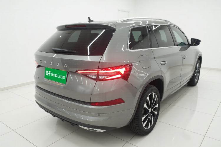 Used Skoda Kodiaq 2023 TSI330 7-Seater Two-Wheel-Drive Luxury Edition Rear Right 45 Deg