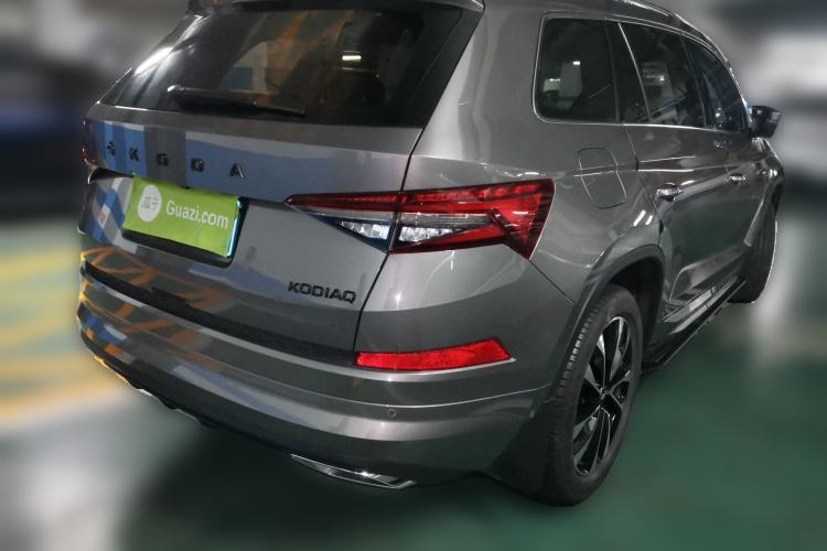 Used Skoda Kodiaq 2023 Facelifted TSI330 5-Seater Two-Wheel-Drive Luxury Edition Rear Right 45 Deg