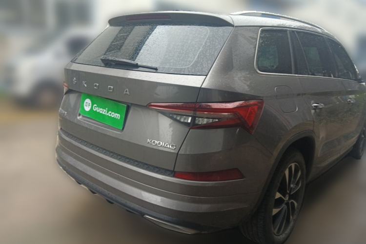 Used Skoda Kodiaq 2023 Facelifted TSI330 5-Seater Two-Wheel-Drive Luxury Edition Rear Right 45 Deg