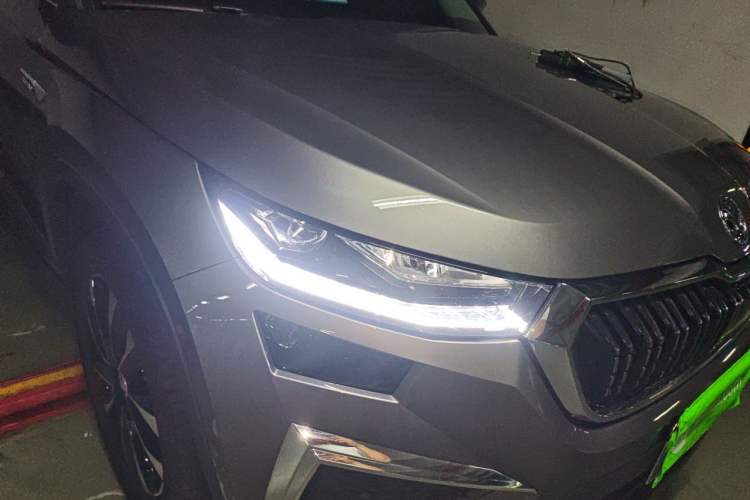 Used Skoda Kodiaq 2023 Facelifted TSI330 5-Seater Two-Wheel-Drive Luxury Edition Right Front Headlight