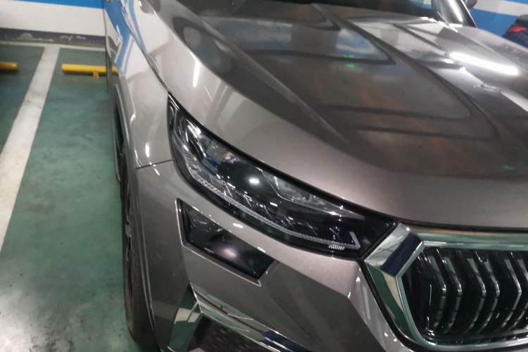 Used Skoda Kodiaq 2023 Facelifted TSI330 5-Seater Two-Wheel-Drive Luxury Edition Right Front Headlight