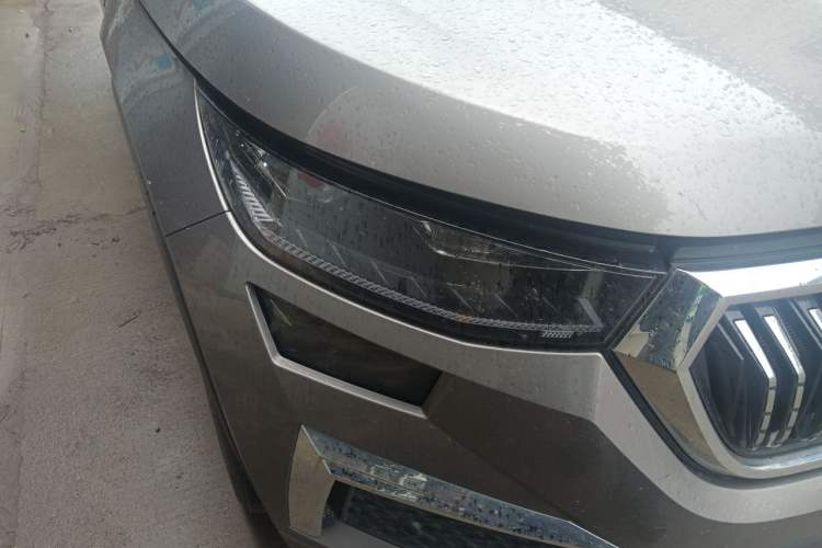 Used Skoda Kodiaq 2023 Facelifted TSI330 5-Seater Two-Wheel-Drive Luxury Edition Right Front Headlight