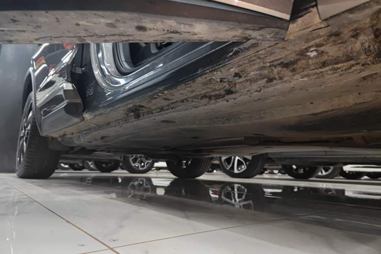 Used Skoda Kodiaq 2023 Facelifted TSI330 5-Seater Two-Wheel-Drive Luxury Edition Right Side Sill