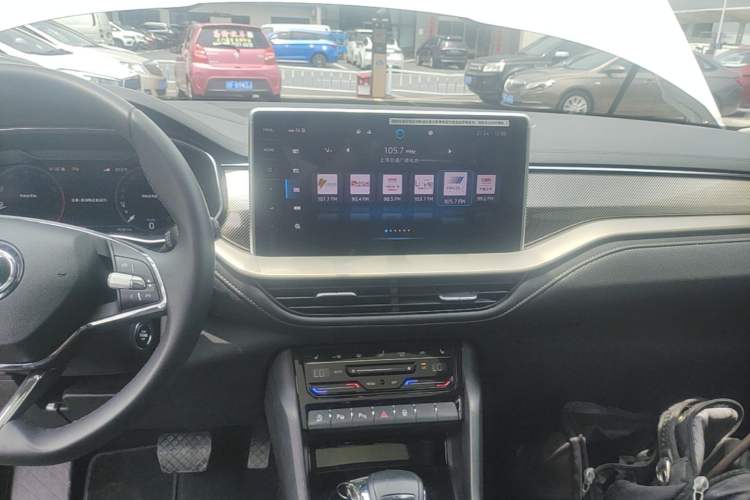 Used Skoda Kodiaq 2023 Facelifted TSI330 5-Seater Two-Wheel-Drive Luxury Edition Audio And AC Panel