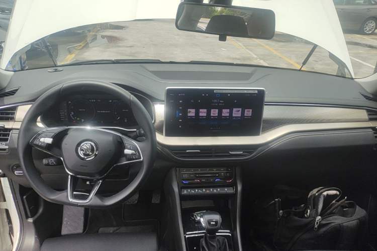 Used Skoda Kodiaq 2023 Facelifted TSI330 5-Seater Two-Wheel-Drive Luxury Edition Center Console