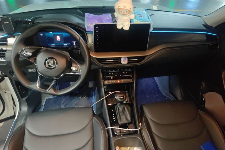 Used Skoda Kodiaq 2023 Facelifted TSI330 5-Seater Two-Wheel-Drive Luxury Edition Center Console