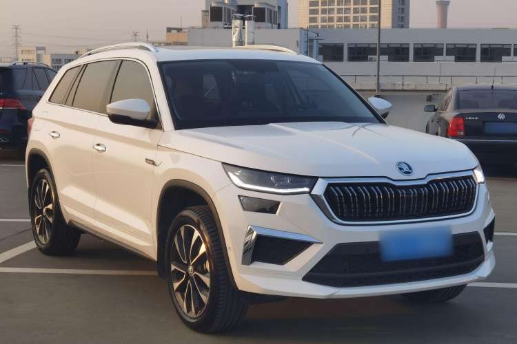 Used Skoda Kodiaq 2023 Facelifted TSI330 5-Seater Two-Wheel-Drive Luxury Edition Exterior 1