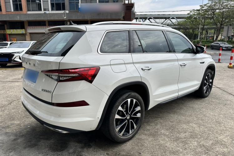 Used Skoda Kodiaq 2023 Facelifted TSI330 5-Seater Two-Wheel-Drive Luxury Edition Exterior 2