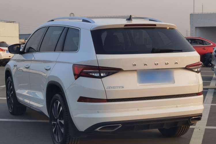 Used Skoda Kodiaq 2023 Facelifted TSI330 5-Seater Two-Wheel-Drive Luxury Edition Exterior 3