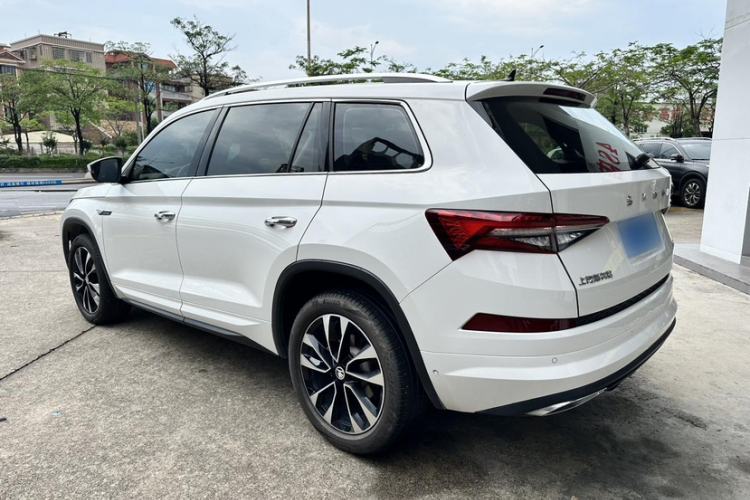 Used Skoda Kodiaq 2023 Facelifted TSI330 5-Seater Two-Wheel-Drive Luxury Edition Exterior 3