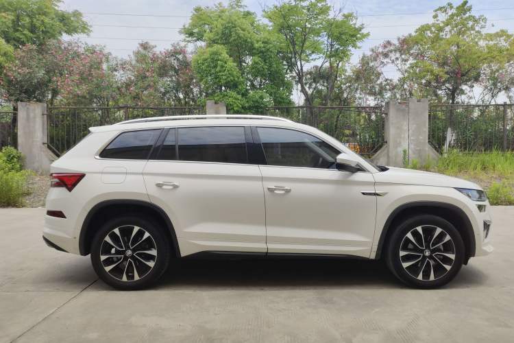 Used Skoda Kodiaq 2023 TSI330 5-Seater Two-Wheel-Drive Luxury Edition Exterior 3