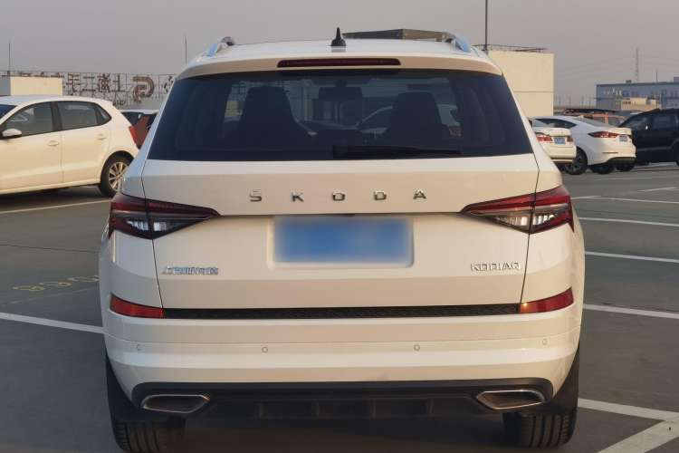 Used Skoda Kodiaq 2023 Facelifted TSI330 5-Seater Two-Wheel-Drive Luxury Edition Exterior 4