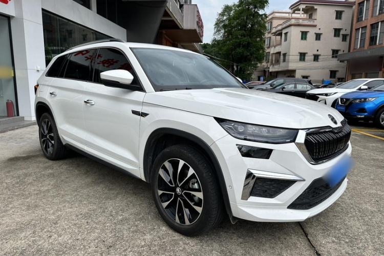 Used Skoda Kodiaq 2023 Facelifted TSI330 5-Seater Two-Wheel-Drive Luxury Edition Exterior 4