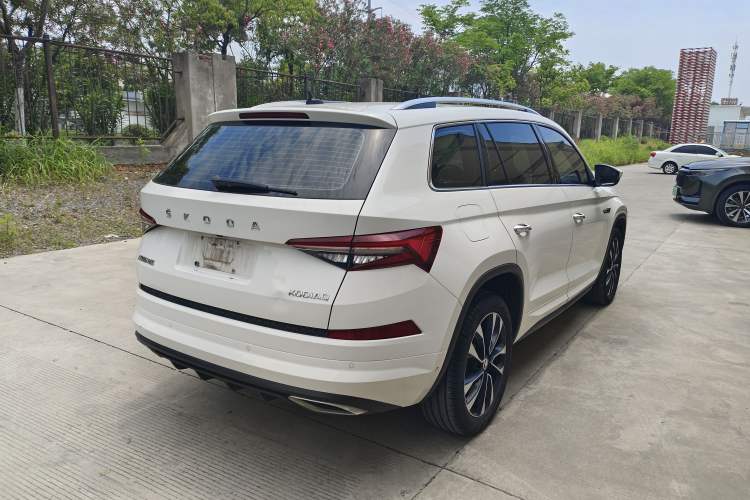 Used Skoda Kodiaq 2023 TSI330 5-Seater Two-Wheel-Drive Luxury Edition Exterior 4