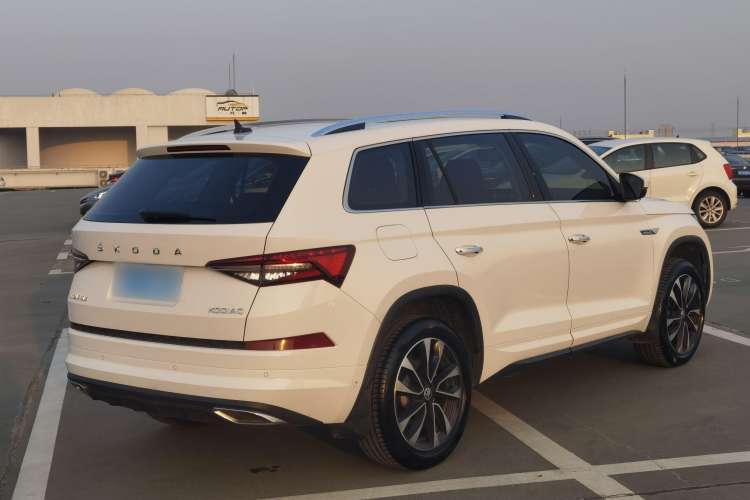 Used Skoda Kodiaq 2023 Facelifted TSI330 5-Seater Two-Wheel-Drive Luxury Edition Exterior 5