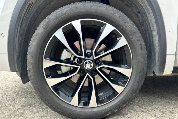 Used Skoda Kodiaq 2023 Facelifted TSI330 5-Seater Two-Wheel-Drive Luxury Edition Exterior 5