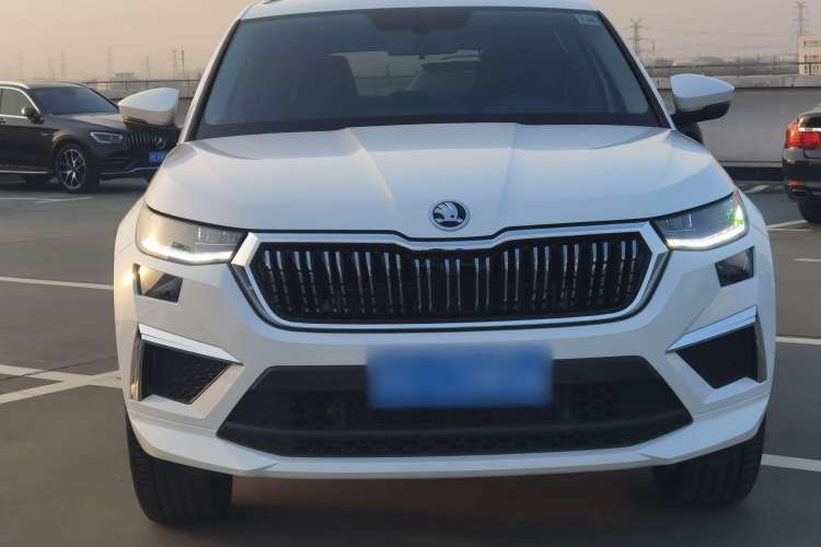 Used Skoda Kodiaq 2023 Facelifted TSI330 5-Seater Two-Wheel-Drive Luxury Edition Exterior 6