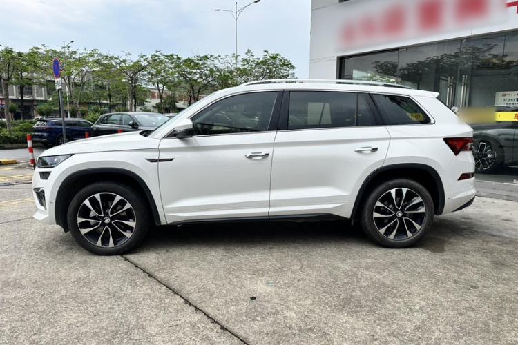 Used Skoda Kodiaq 2023 Facelifted TSI330 5-Seater Two-Wheel-Drive Luxury Edition Exterior 7