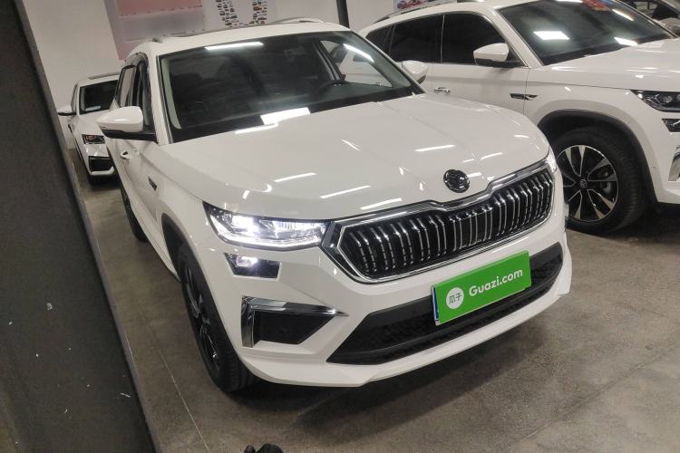 Used Skoda Kodiaq 2023 Facelifted TSI330 7-Seater Two-Wheel-Drive Luxury Edition Front Right 45 Deg
