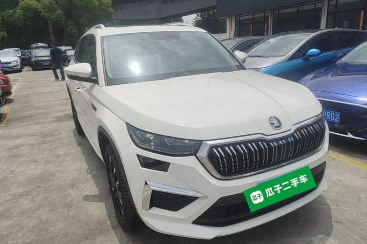 Used Skoda Kodiaq 2023 Facelifted TSI330 5-Seater Two-Wheel-Drive Luxury Edition Front Right 45 Deg