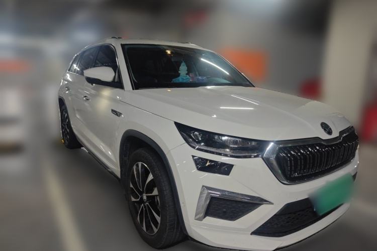 Used Skoda Kodiaq 2023 Facelifted TSI330 5-Seater Two-Wheel-Drive Luxury Edition Front Right 45 Deg
