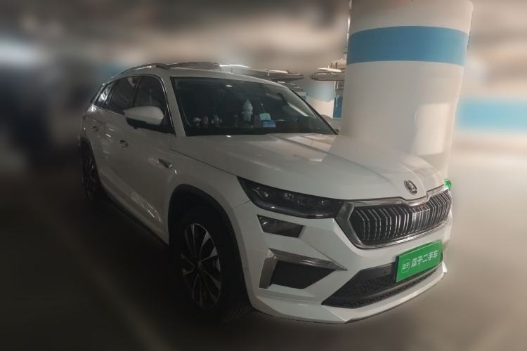 Used Skoda Kodiaq 2023 Facelifted TSI330 5-Seater Two-Wheel-Drive Luxury Edition Front Right 45 Deg