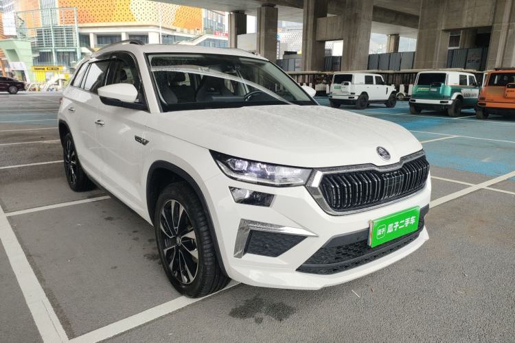 Used Skoda Kodiaq 2023 Facelifted TSI330 7-Seater Two-Wheel-Drive Luxury Edition Front Right 45 Deg