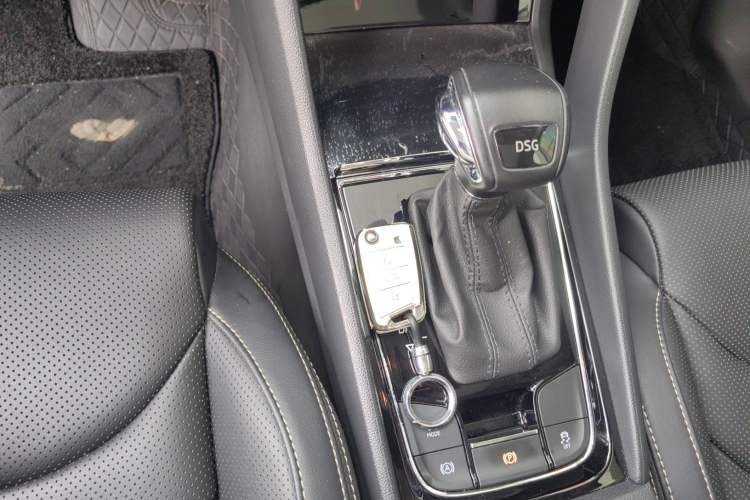 Used Skoda Kodiaq 2023 Facelifted TSI330 5-Seater Two-Wheel-Drive Luxury Edition Gear Lever