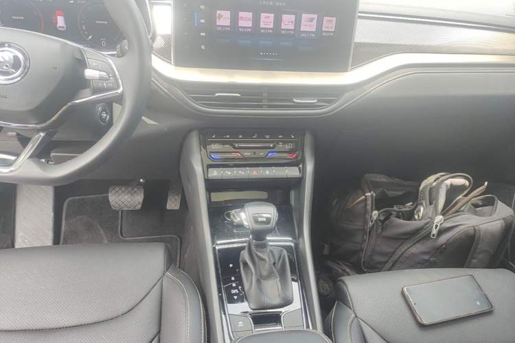 Used Skoda Kodiaq 2023 Facelifted TSI330 5-Seater Two-Wheel-Drive Luxury Edition Gear Lever