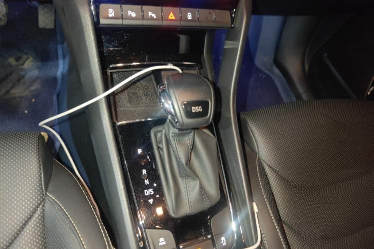 Used Skoda Kodiaq 2023 Facelifted TSI330 5-Seater Two-Wheel-Drive Luxury Edition Gear Lever