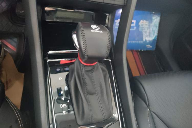 Used Skoda Kodiaq 2023 Facelifted TSI330 7-Seater Two-Wheel-Drive Luxury Edition Gear Lever