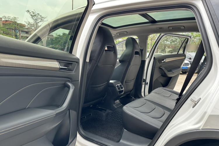 Used Skoda Kodiaq 2023 Facelifted TSI330 5-Seater Two-Wheel-Drive Luxury Edition Interior 10