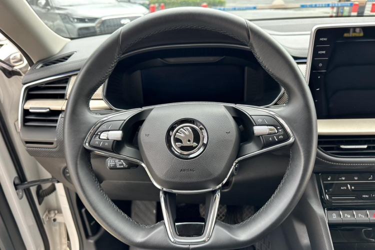 Used Skoda Kodiaq 2023 Facelifted TSI330 5-Seater Two-Wheel-Drive Luxury Edition Interior 2