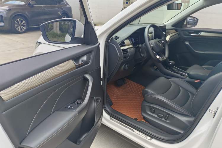 Used Skoda Kodiaq 2023 TSI330 5-Seater Two-Wheel-Drive Luxury Edition Interior 2