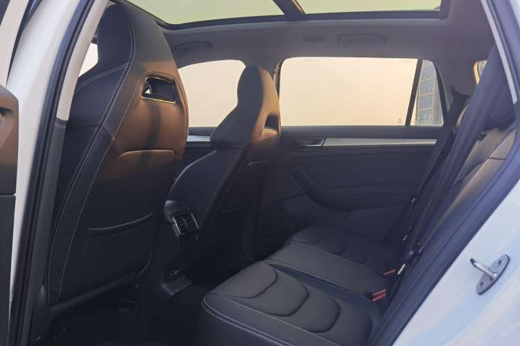 Used Skoda Kodiaq 2023 Facelifted TSI330 5-Seater Two-Wheel-Drive Luxury Edition Interior 4