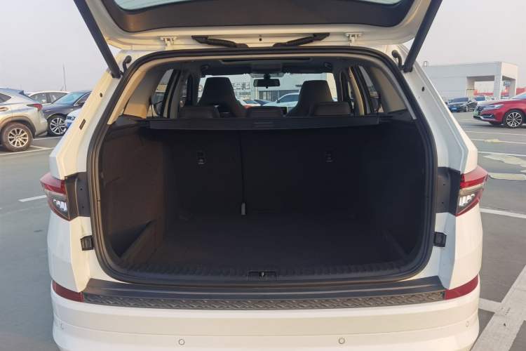 Used Skoda Kodiaq 2023 Facelifted TSI330 5-Seater Two-Wheel-Drive Luxury Edition Interior 5