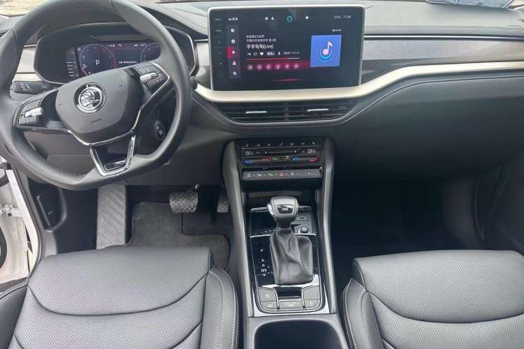 Used Skoda Kodiaq 2023 Facelifted TSI330 5-Seater Two-Wheel-Drive Luxury Edition Interior 8