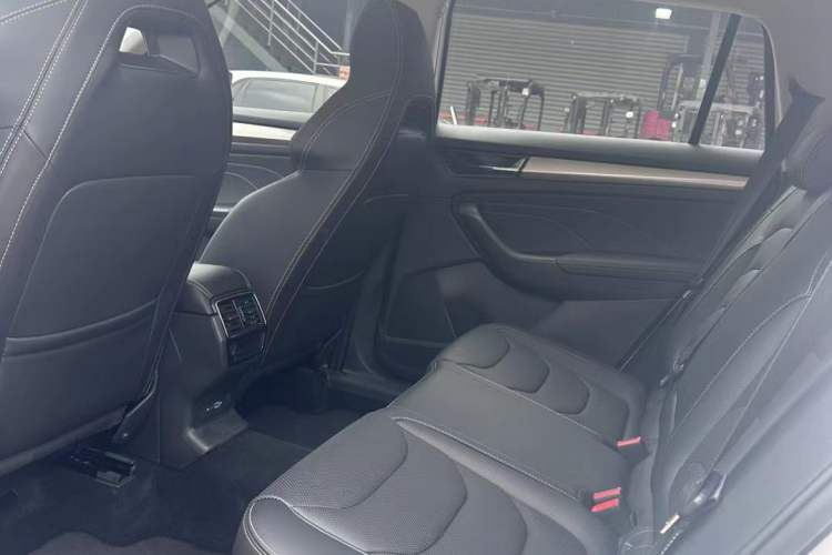 Used Skoda Kodiaq 2023 Facelifted TSI330 5-Seater Two-Wheel-Drive Luxury Edition Interior 9
