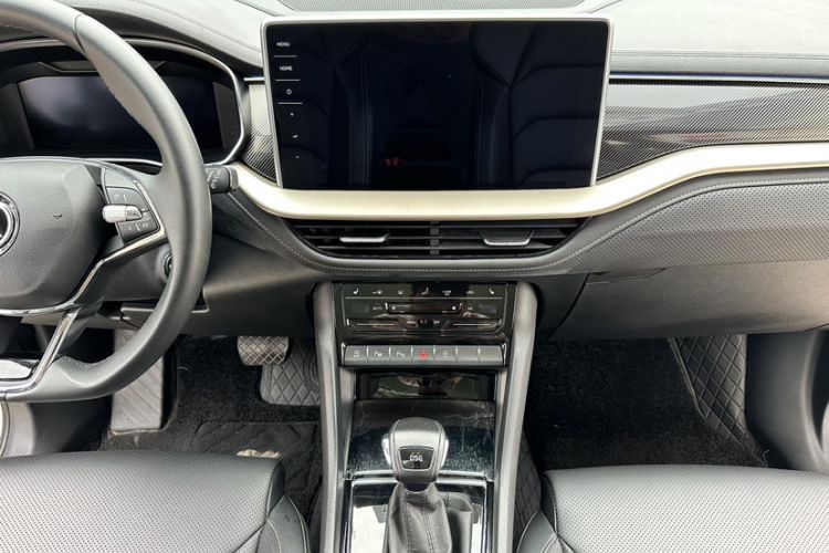 Used Skoda Kodiaq 2023 Facelifted TSI330 5-Seater Two-Wheel-Drive Luxury Edition Interior 9