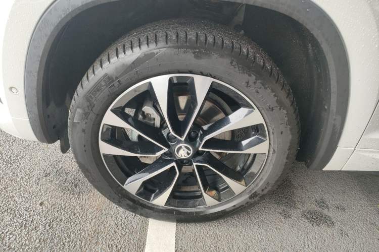 Used Skoda Kodiaq 2023 Facelifted TSI330 7-Seater Two-Wheel-Drive Luxury Edition Left Front Wheel Hub