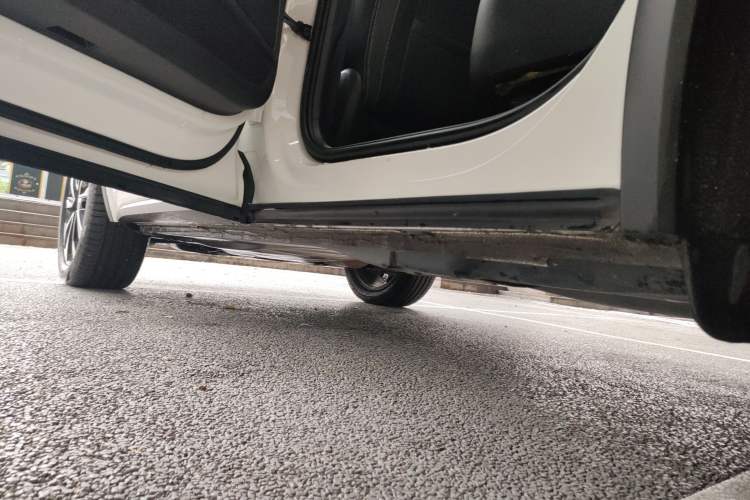 Used Skoda Kodiaq 2023 Facelifted TSI330 7-Seater Two-Wheel-Drive Luxury Edition Left Side Sill