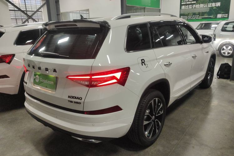 Used Skoda Kodiaq 2023 Facelifted TSI330 7-Seater Two-Wheel-Drive Luxury Edition Rear Right 45 Deg