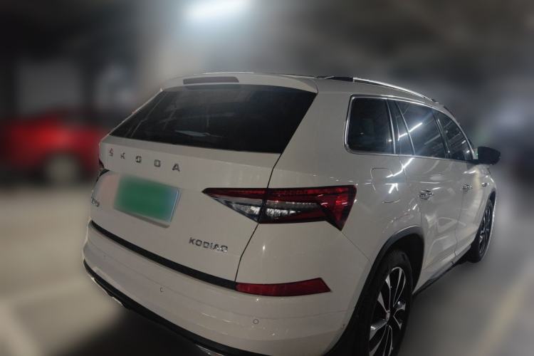 Used Skoda Kodiaq 2023 Facelifted TSI330 5-Seater Two-Wheel-Drive Luxury Edition Rear Right 45 Deg