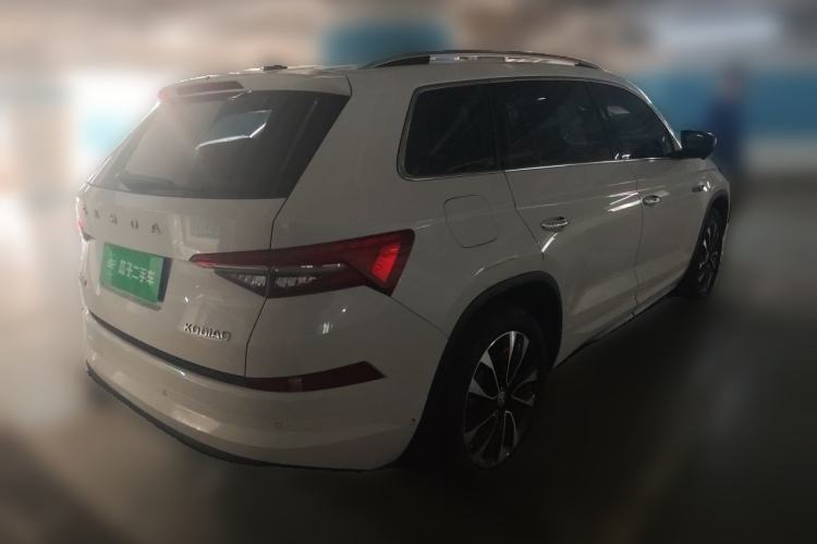 Used Skoda Kodiaq 2023 Facelifted TSI330 5-Seater Two-Wheel-Drive Luxury Edition Rear Right 45 Deg